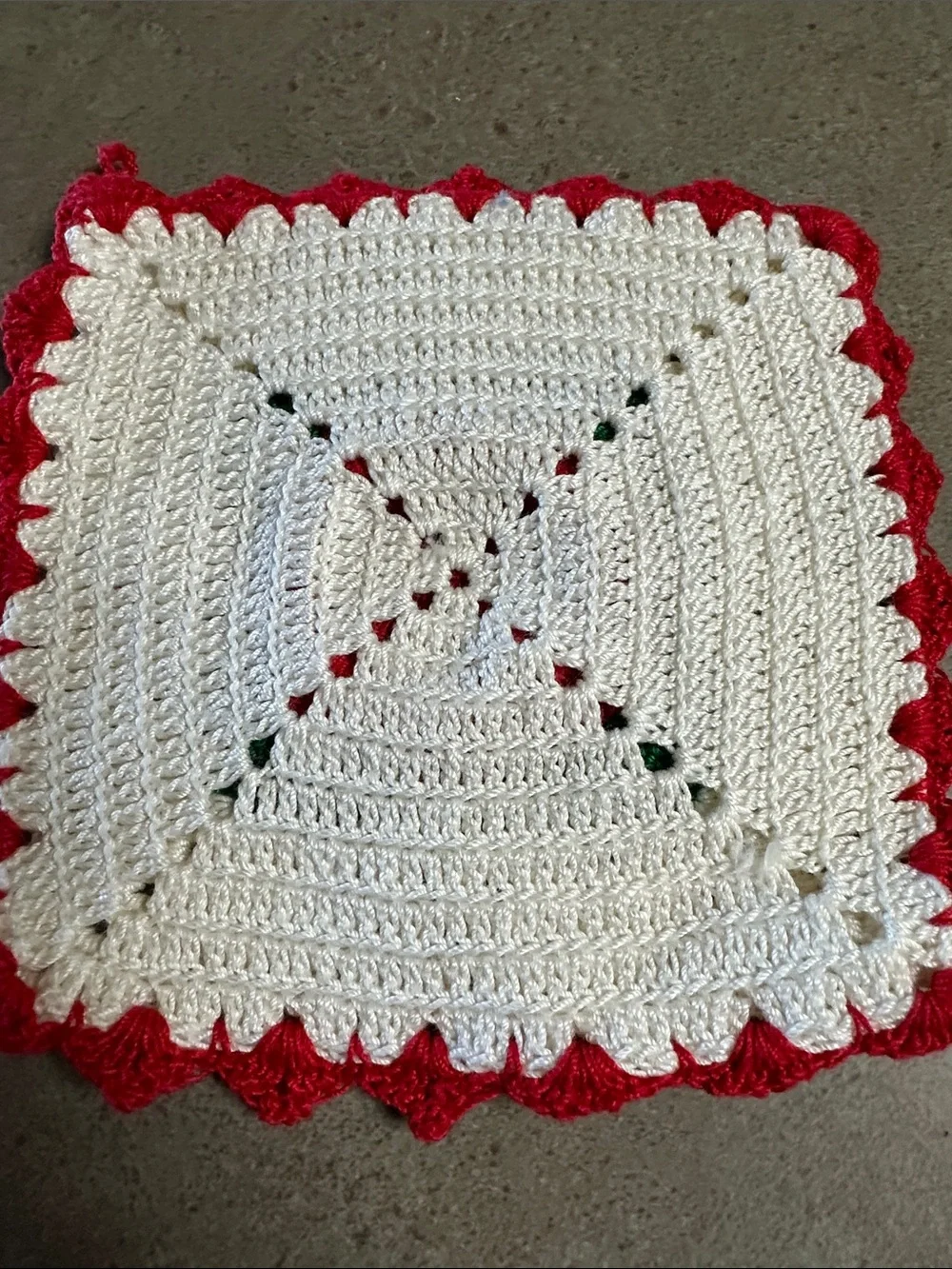 Vintage 4-Piece Handmade Crochet Potholder Set 3D Red Roses Granny Square